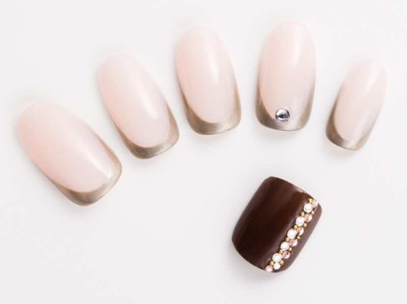 フットはダークブラウンでメリハリを