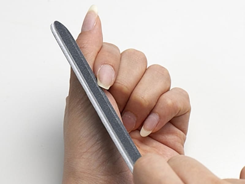 爪の両サイドを削る