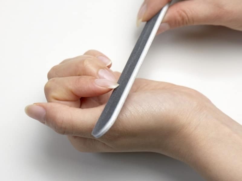 ネイルファイリングの正しいやり方 爪やすりでの爪の形の整え方 ネイル ネイルケア All About