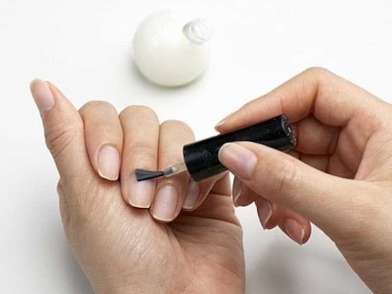 甘皮・ルーズスキンのお手入れ方法1:キューティクルリムーバーをなじませる