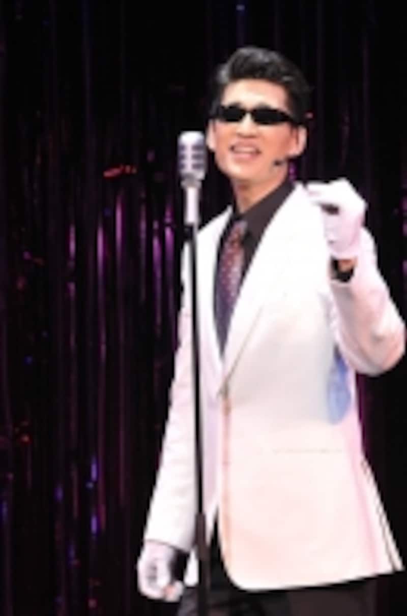 『ソング＆ダンス60感謝の花束』より「キス・ザ・ガール」撮影：上原タカシ