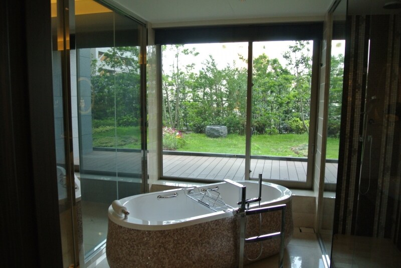 ゲストスイートの浴室