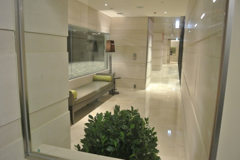 地下1階にあるカーウェイティングスペース