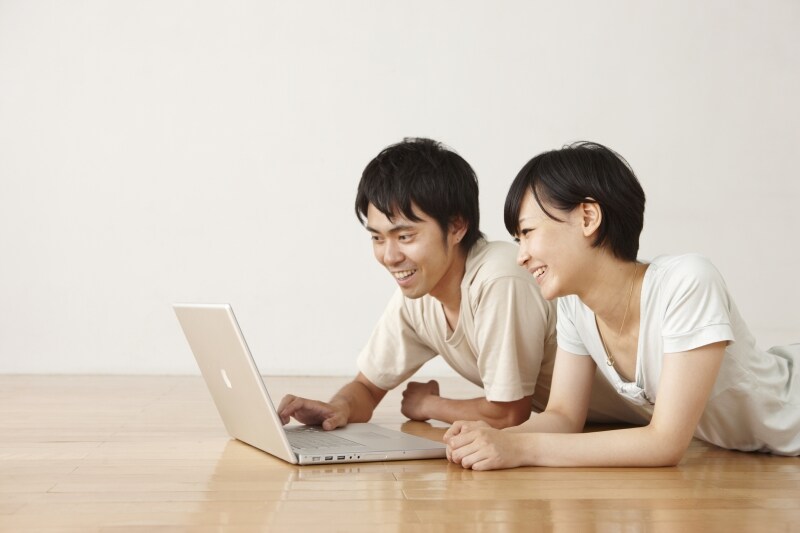 貯蓄用のお金は、普段の口座とは別の口座に！　少し高めの金利を狙いましょう。