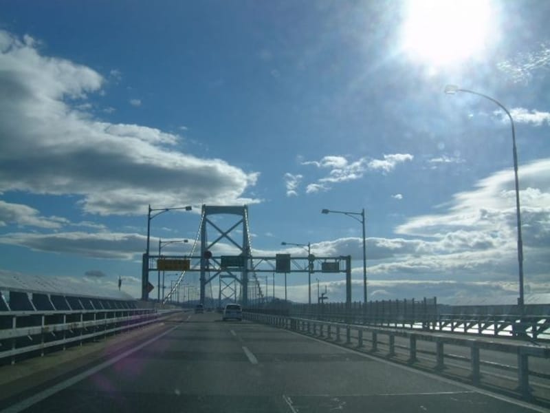 大鳴門橋を渡る