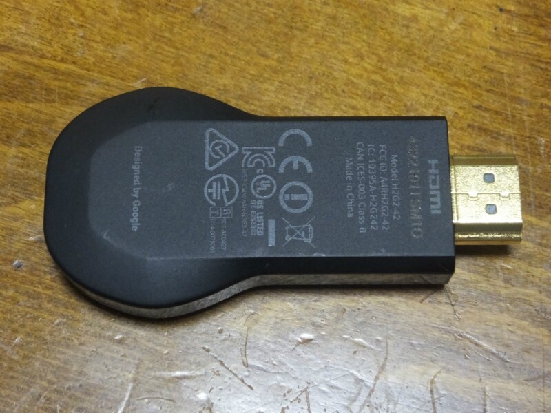 フラットなChromecasの背面