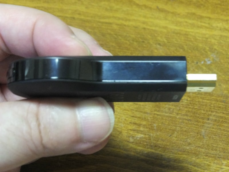 割と薄いChromecast