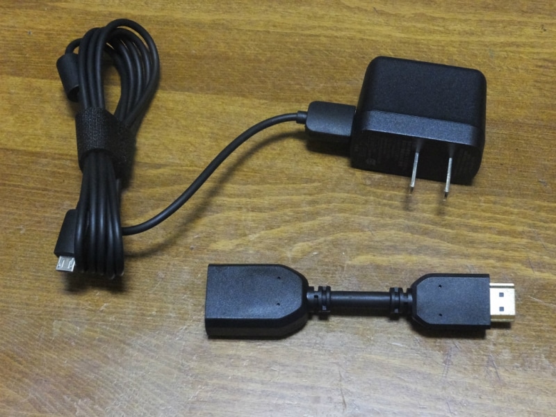 ACアダプタとHDMI延長ケーブル