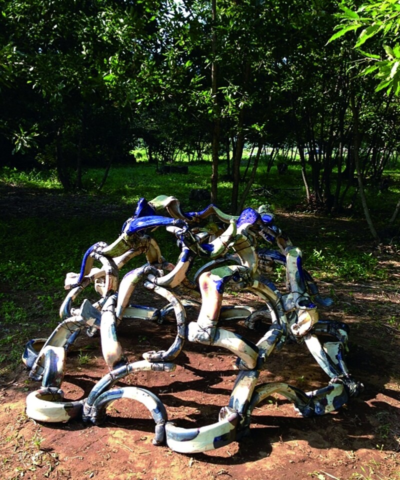 塩谷良太（茨城）「具合 009」2013年undefined陶，鉄線，他