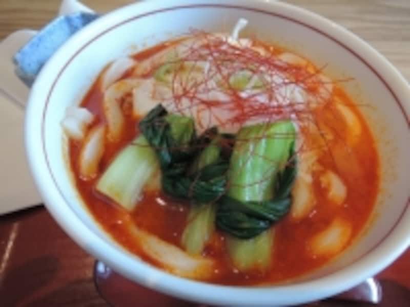 ピリッと刺激的な「麻担うどん」