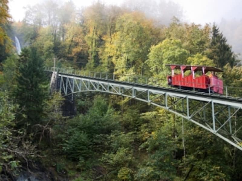 ライヒェンバッハの滝へ向かうケーブル