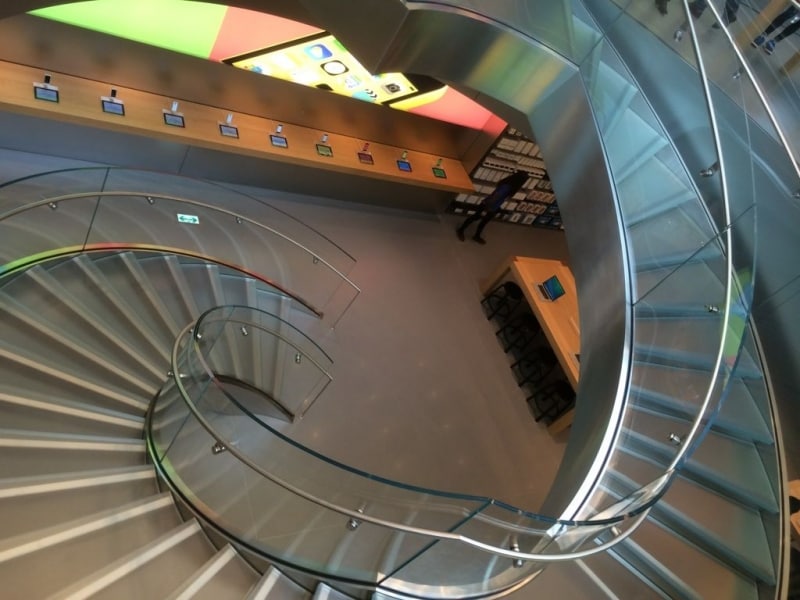 アップルストア初の階段！