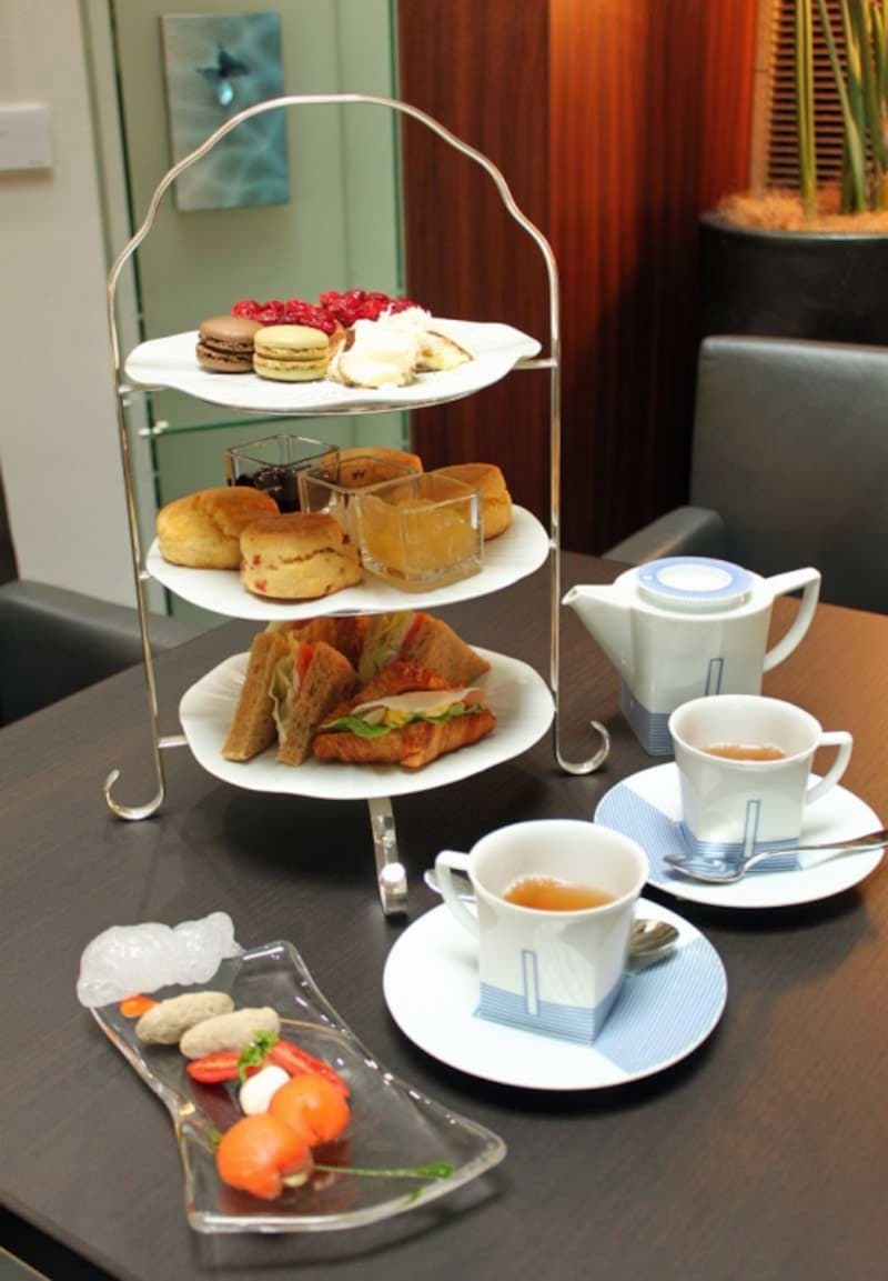 アートの企画展テーマに合わせてメニューを構成することも多い。今回はホワイトサマー展にちなみ、ホワイトティラミスが登場