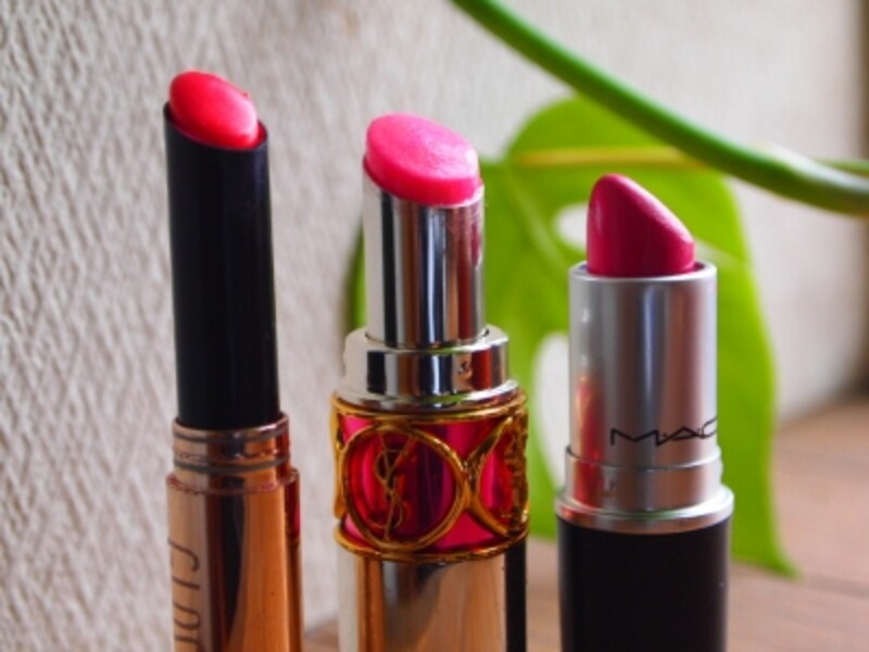 ヴィヴィッドカラーをポンポンと置くように載せて