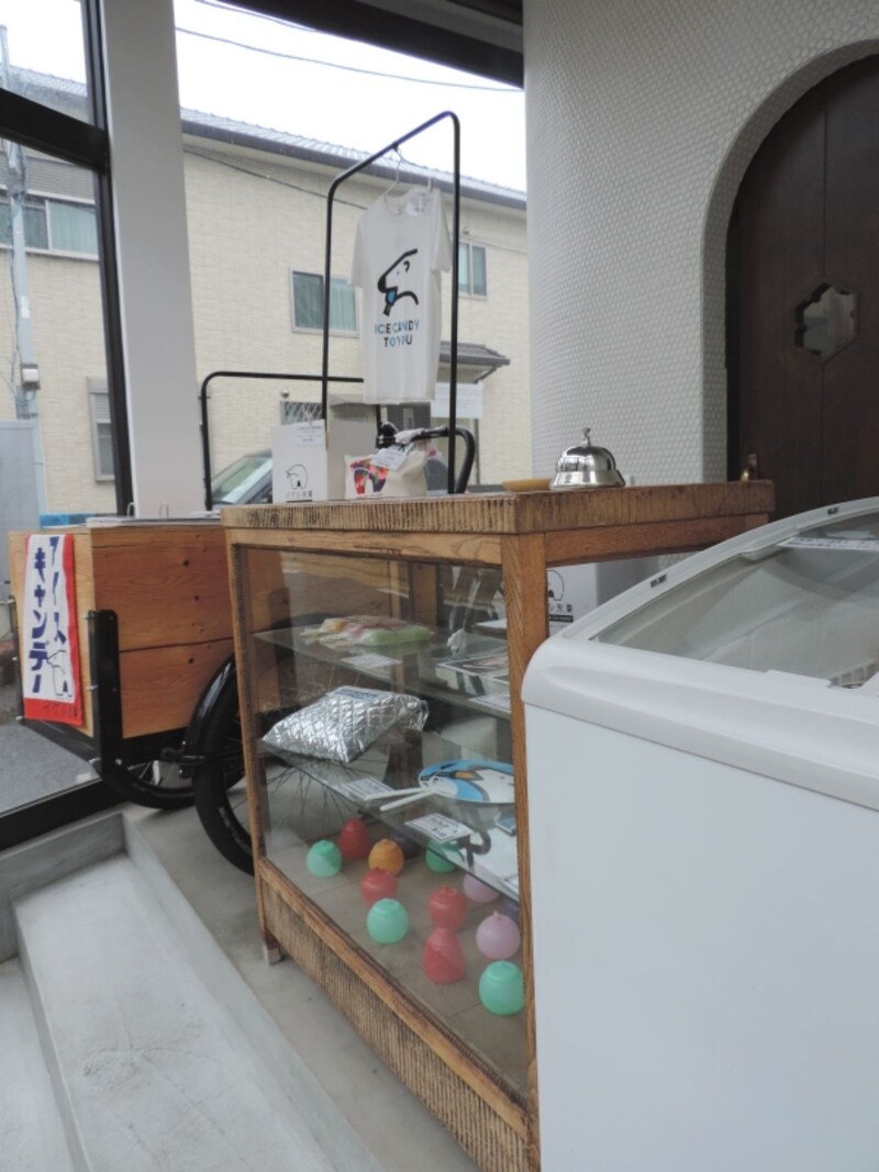 レトロな雰囲気の「イグル氷菓」店内