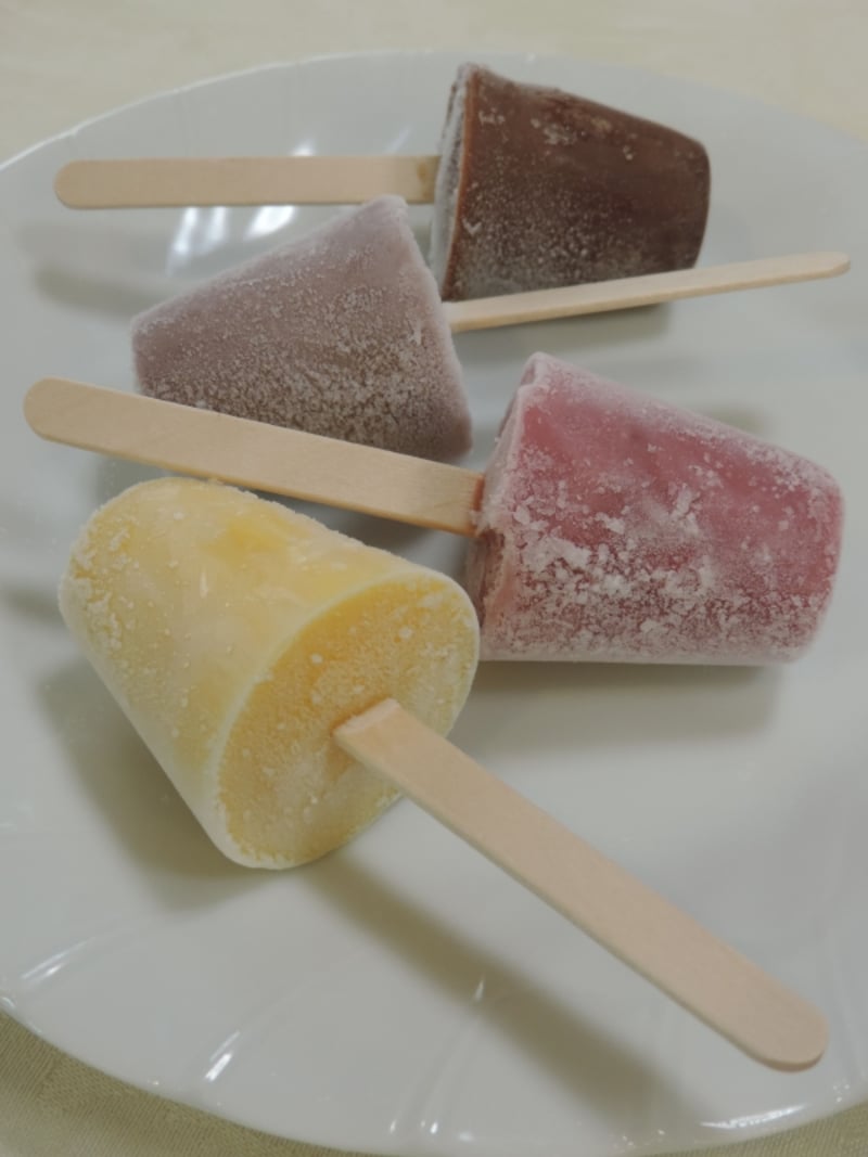 「ラ・リューシェ」の「スティックグラッセ」（各税込220円）