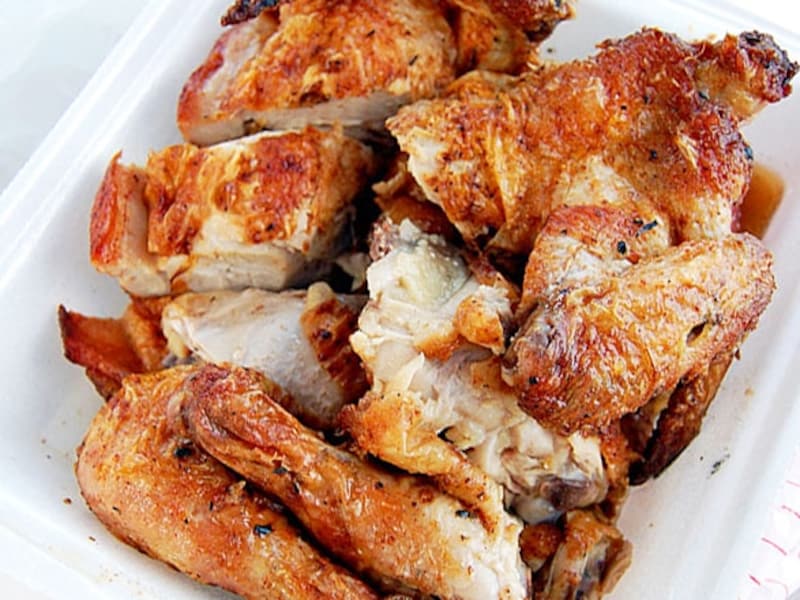 1羽分をカットしたチョップドチキン(9.50ドル)