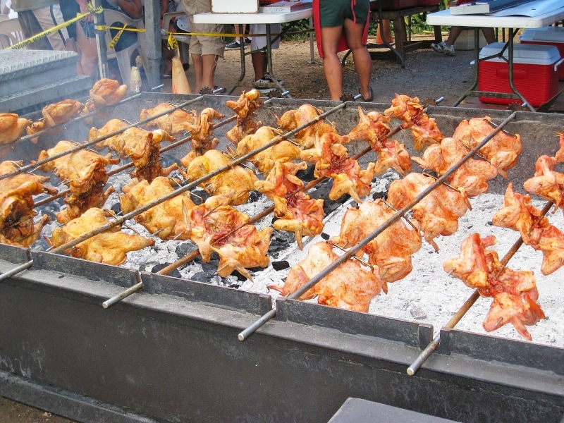 串を回転させることで、焦げずにまんべんなく焼くことが出来る