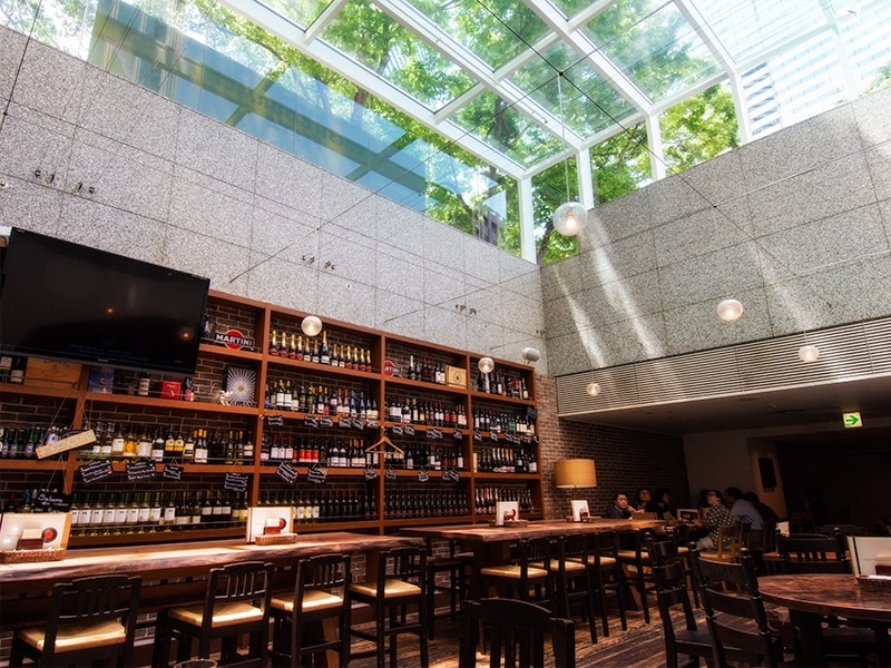 ポールバセット新宿店に隣接するイタリア料理店サルバトーレ・クオモ。ランチタイム限定で、ポールバセットでもマルゲリータのセットが楽しめます。
