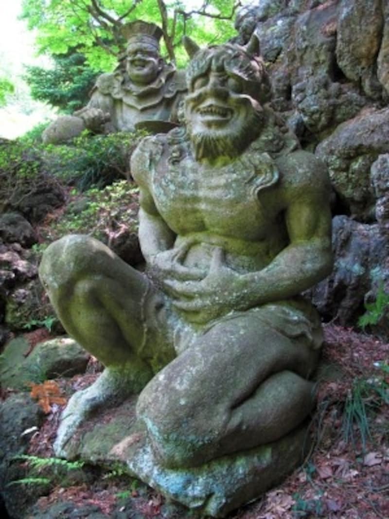 徳明園の笑い閻魔と笑い鬼