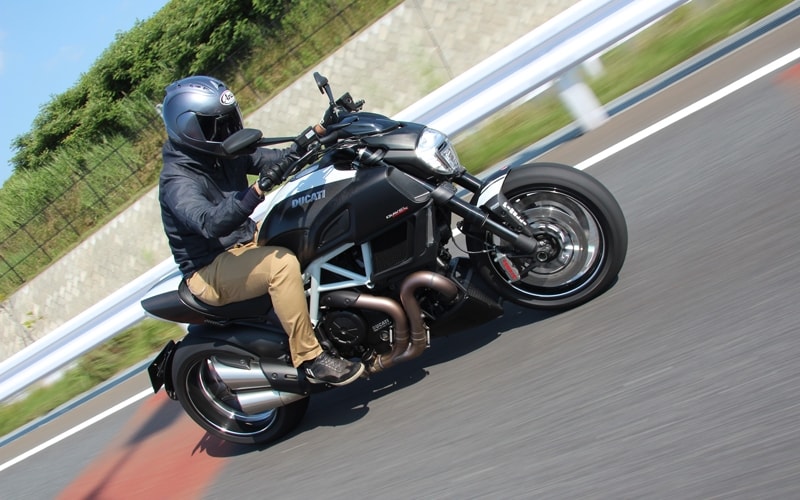 DUCATI DIAVEL Carbon