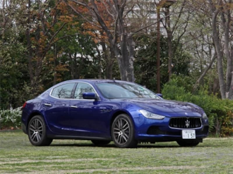往年の名車の名前を受け継いだ、ブランド初となるミドルクラスサルーン。クアトロポルテより、より若々しくスポーティさを強調した。車名はイタリア語でアフリカ北部で吹くサハラ砂漠からの熱く乾いた風、を意味する