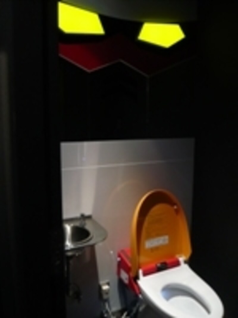 男女兼用のトイレでアムロ体験