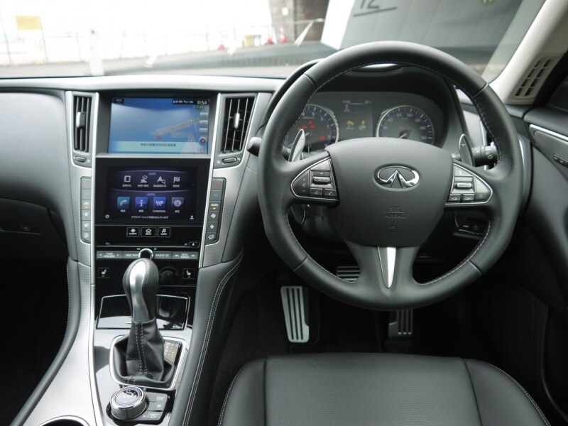 インフィニティ・スカイラインハイブリッド・インパネ