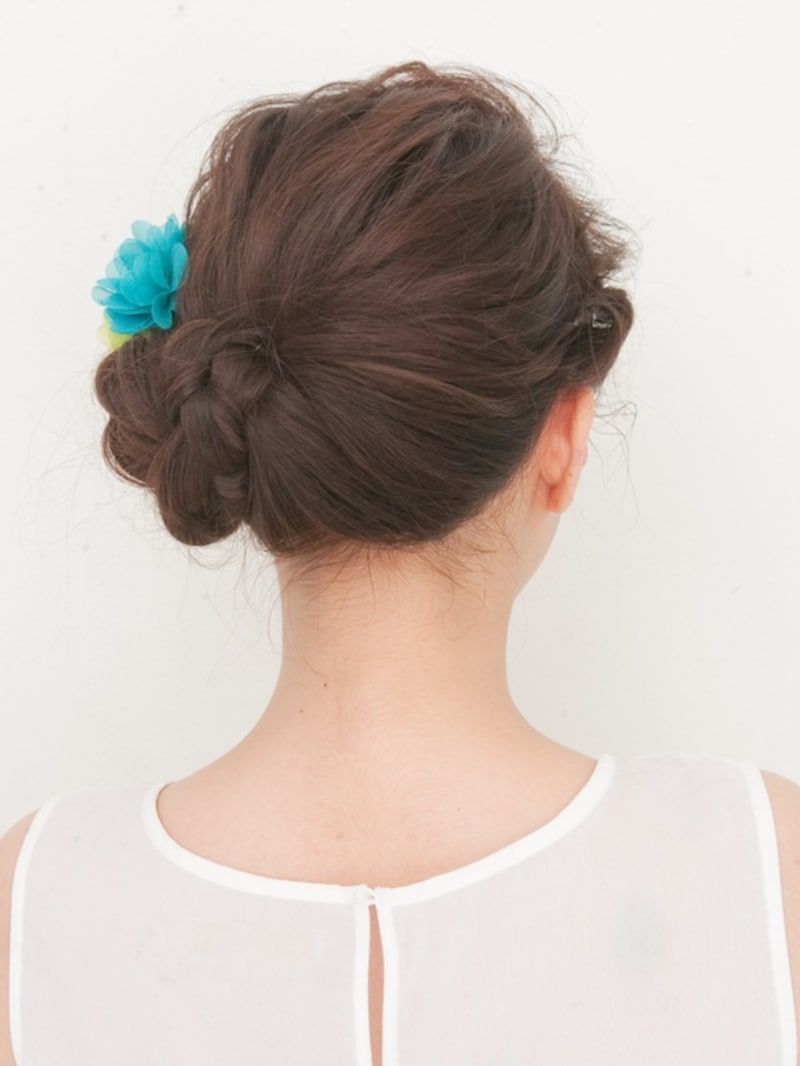 「アナと雪の女王」エルサ風まとめ髪ヘアアレンジ