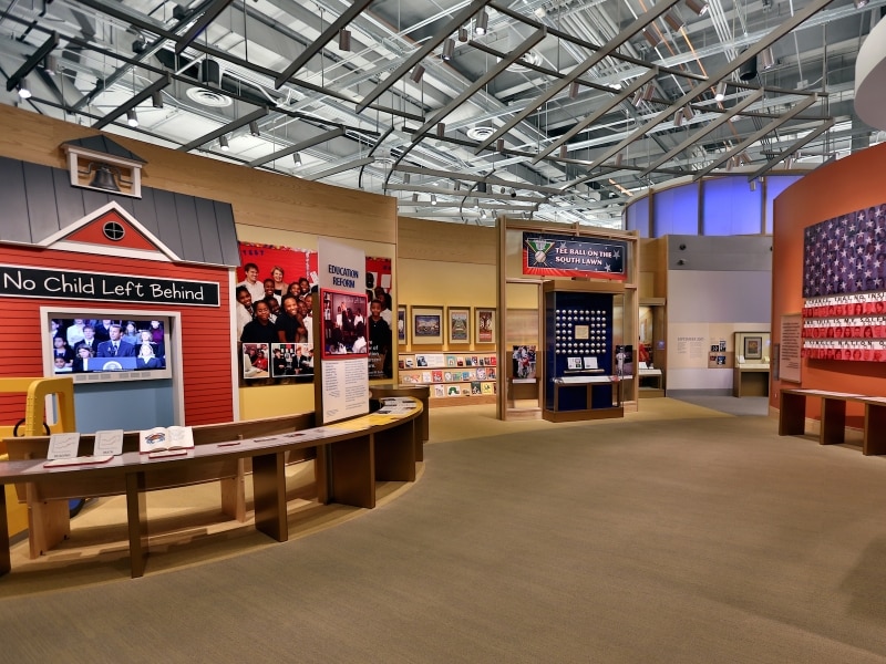 ボランティアガイドさんが何でも詳しいので、分からないことはどんどん聞こう(C)DCVB