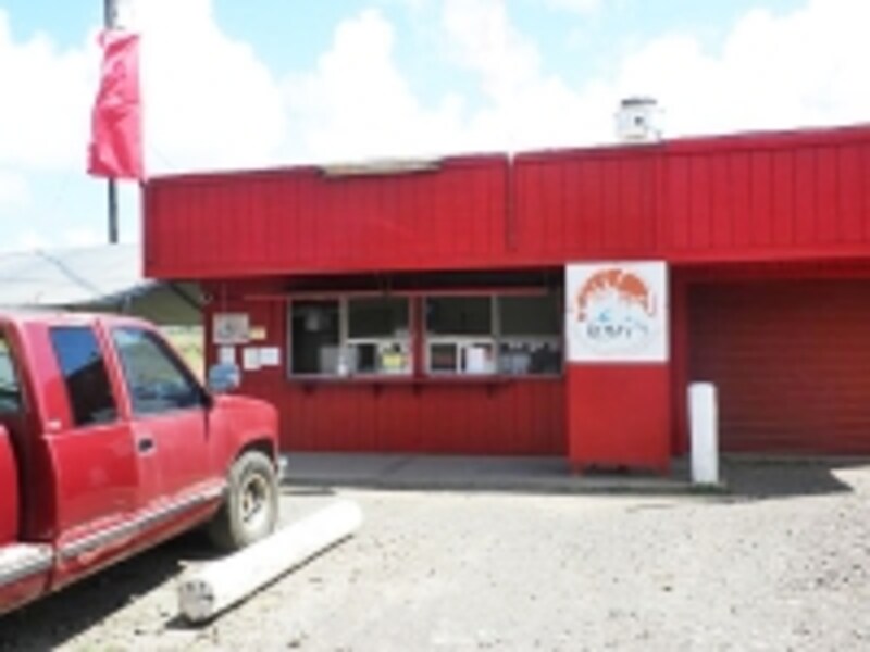 ロミーズは赤い建物が目印