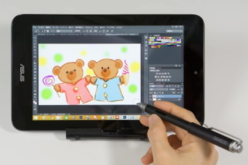 Windows8.1タブレットと筆圧対応スタイラスペンを使うと、Photoshopで柔軟なストロークで描くことができます。