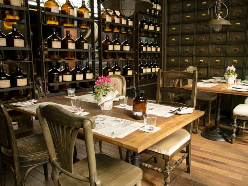 全体的にアジアアンティークがテーマになっている