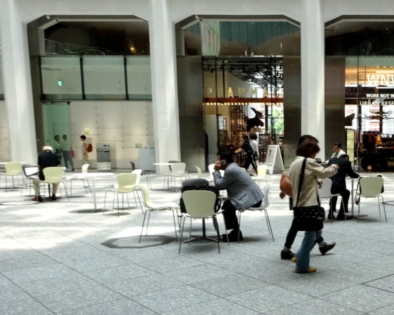 飲食などは禁止されているが、待ち合わせには便利