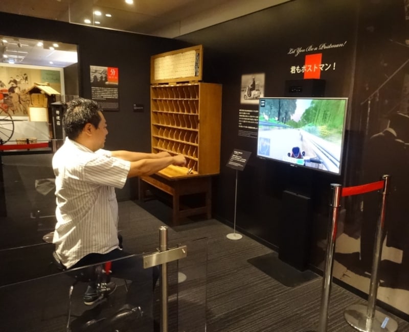 オートバイを走らせ、郵便物を配達するゲーム