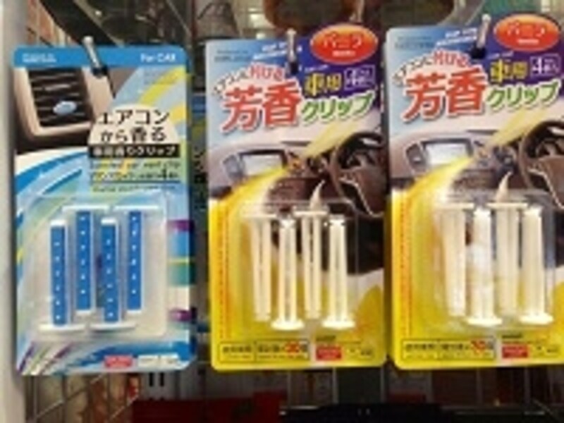 100円ショップで売られている手軽な車用芳香剤