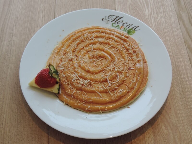 「モエナカフェ」の「バナナシャンティリーパンケーキ」（税別1,200円、ダブル1,800円）