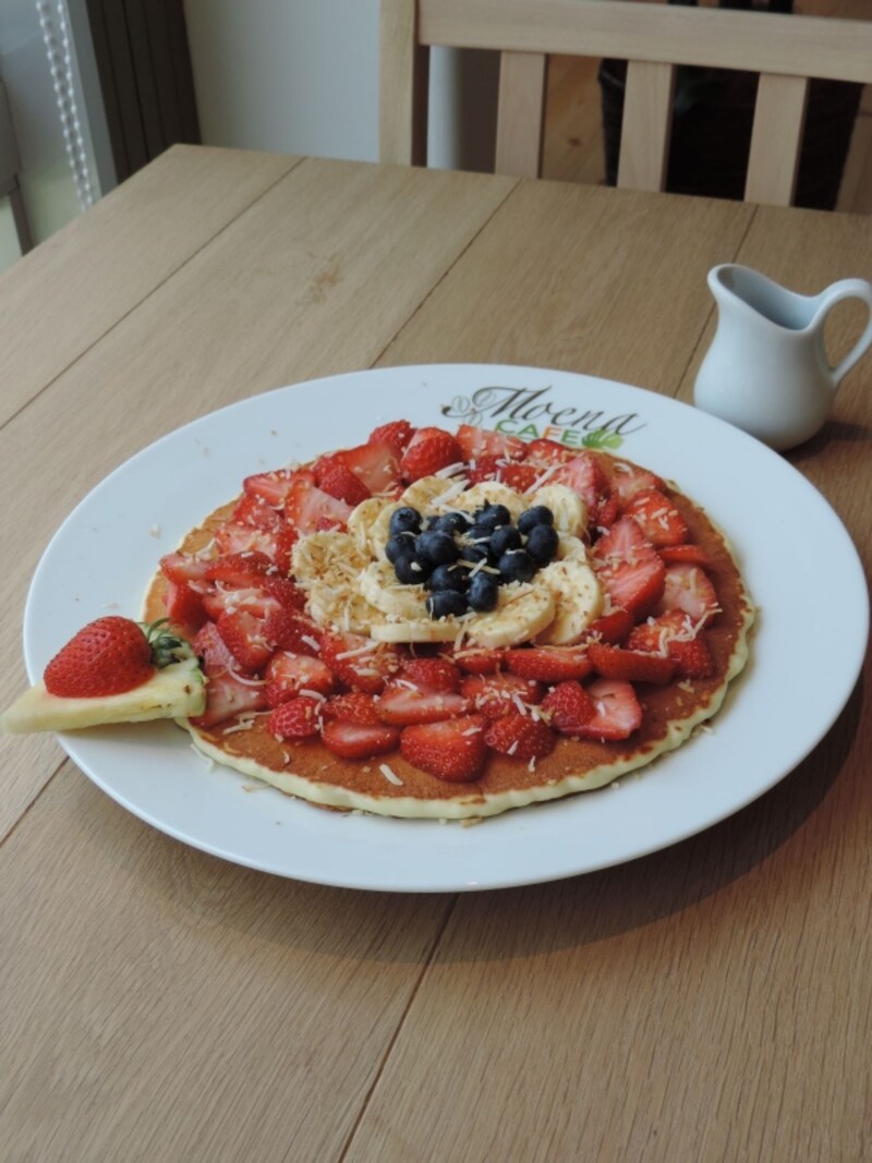 「モエナカフェ」の「フレッシュフルーツパンケーキ」（税別1,480円、ダブル2,080円）