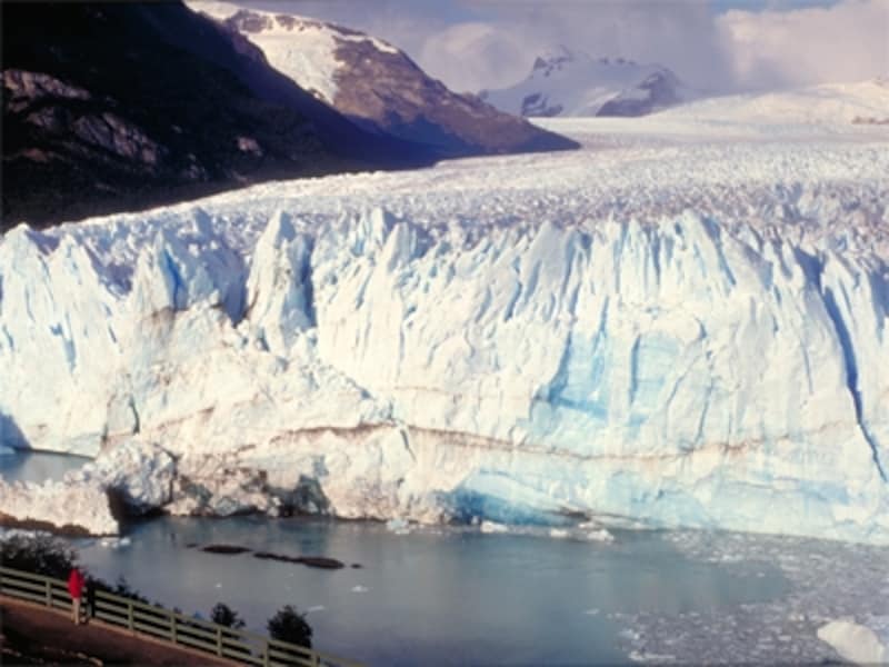 見上げるような氷河など、雄大な風景はパタゴニアならではundefined写真提供：アルゼンチン観光局