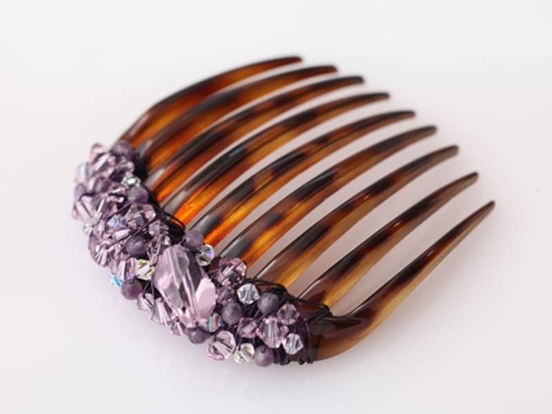 紫のストーンがついたヘアコーム