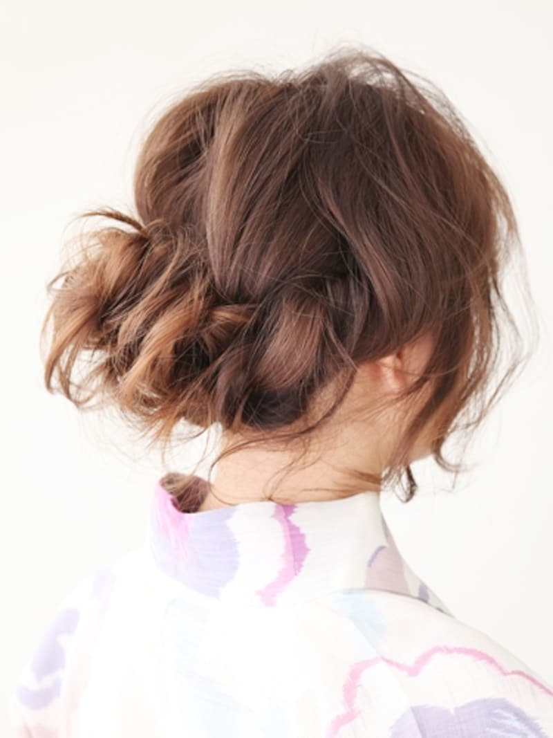 ほどよい崩しと後れ毛がイイ感じ!