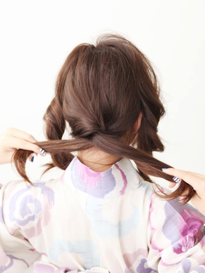 後ろの髪をツイストする