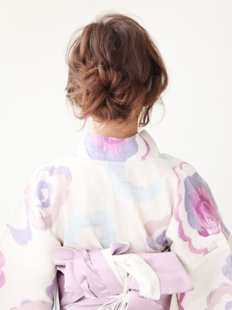 セミロング浴衣・後れ毛で魅了する小悪魔風まとめ髪