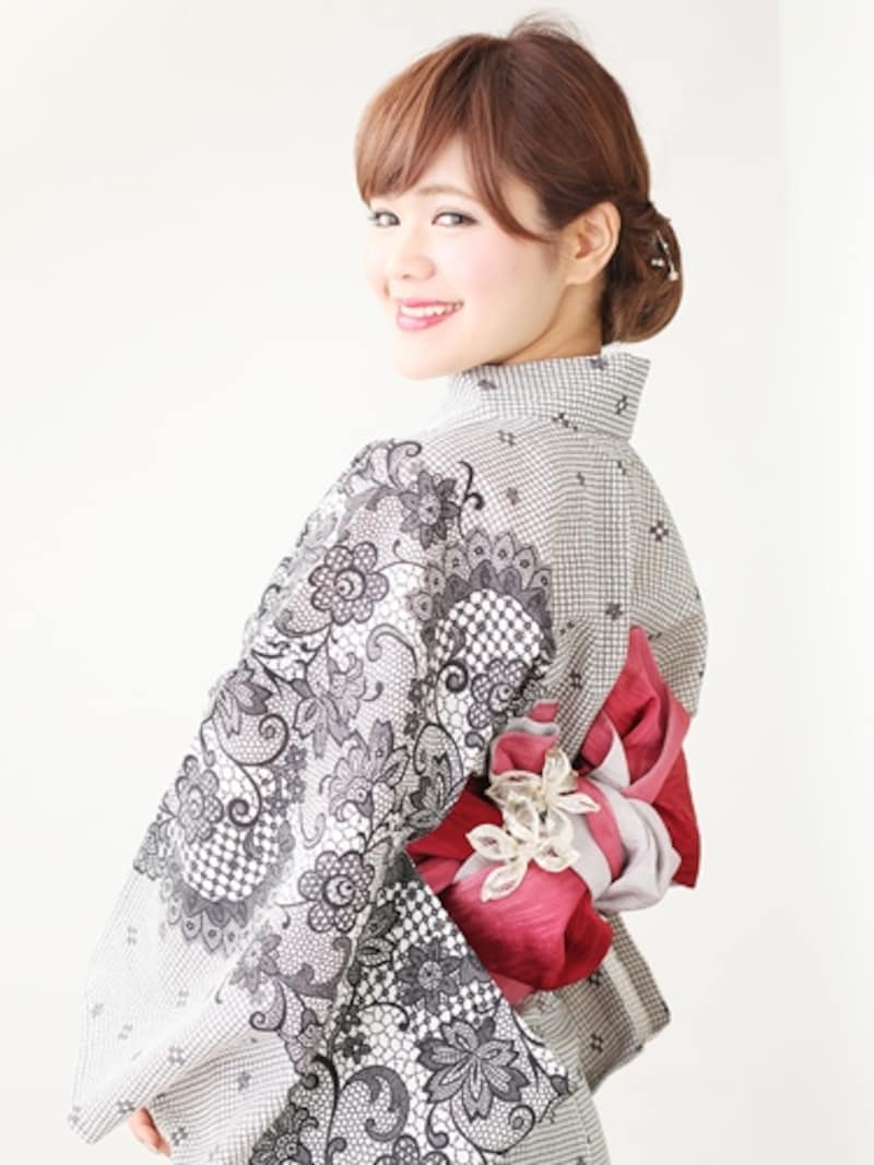 モノトーンのモダンな浴衣