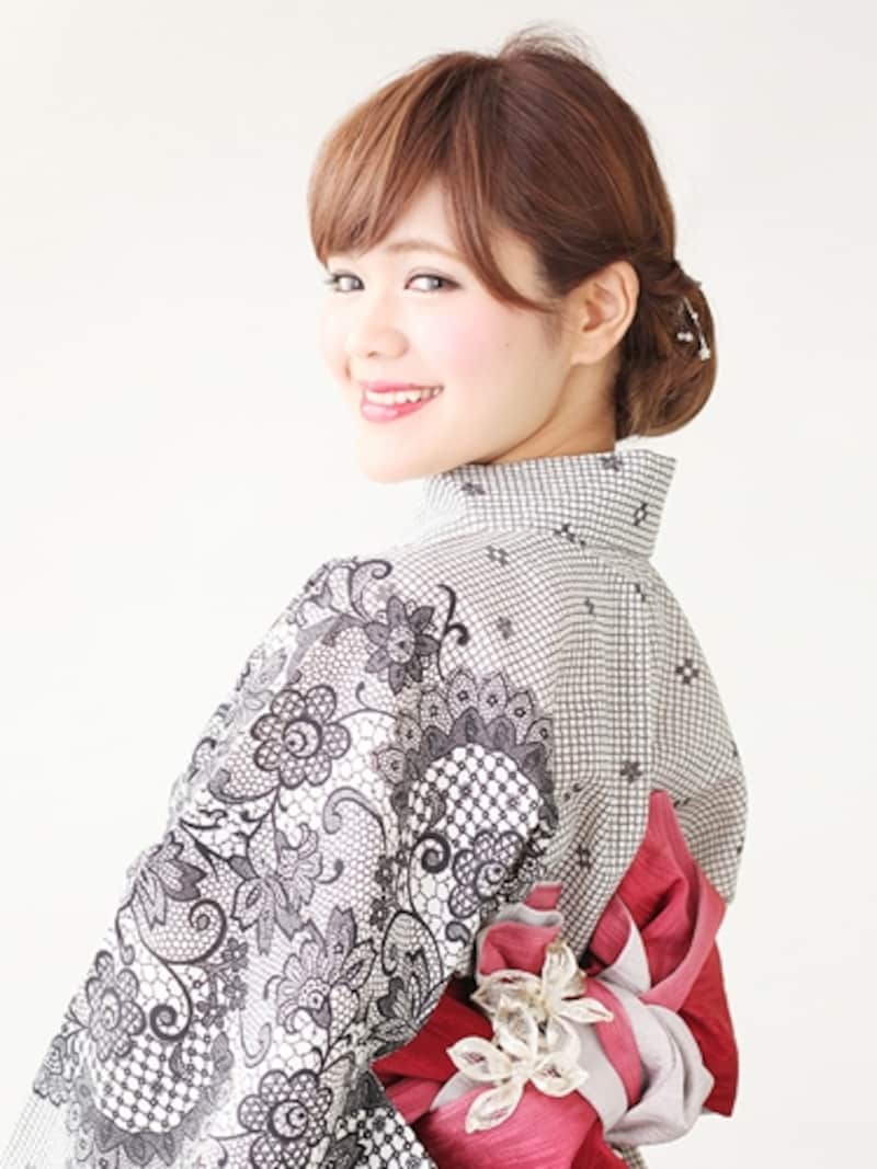 ロング浴衣・お団子を低めにまとめた簡単ヘアアレンジ