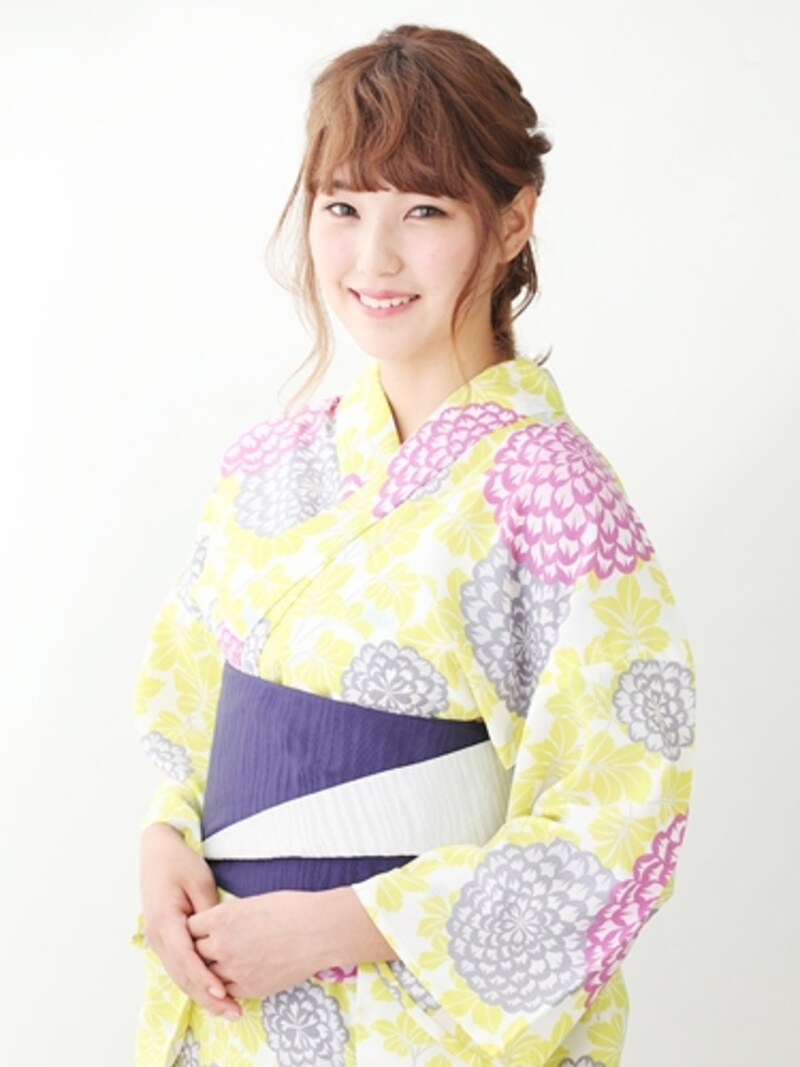 淡いグリーンと大きな菊柄の浴衣