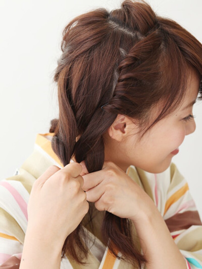 バックは三つ編みに