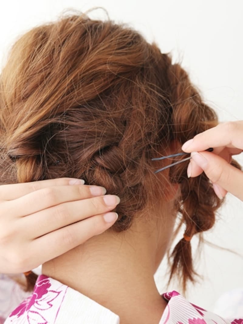 バックの三つ編みを折りたたんで固定