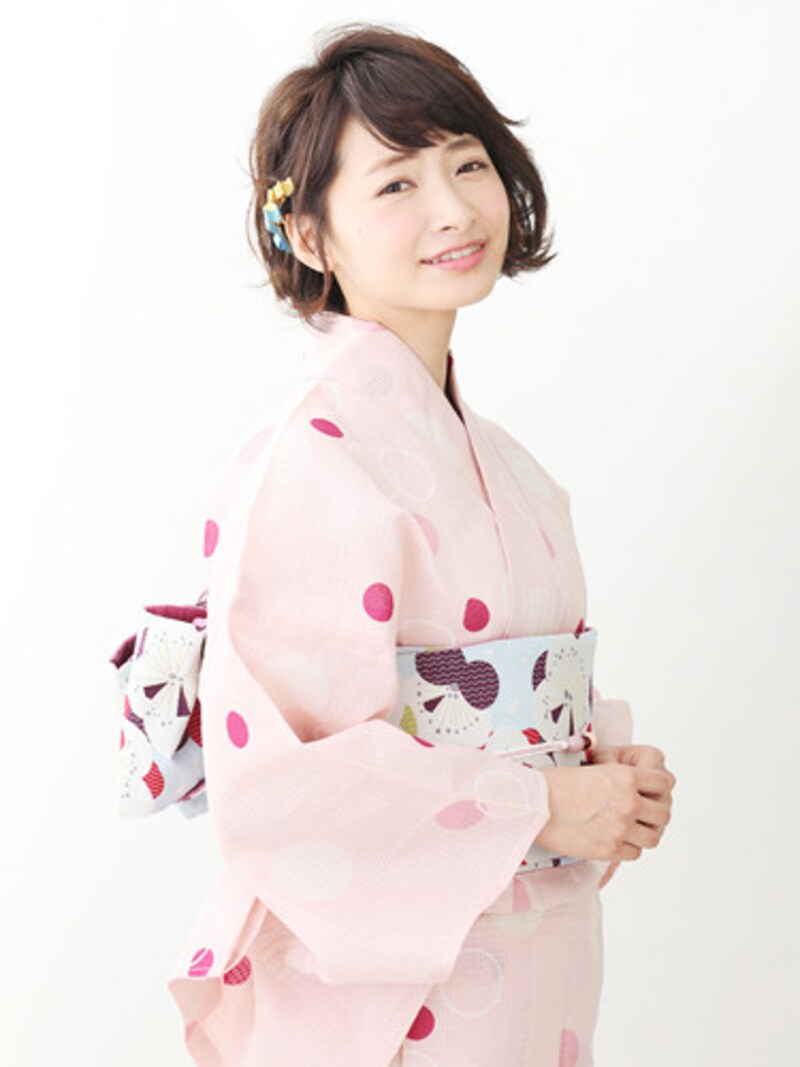 小さめのドットがキュートなピンクの浴衣