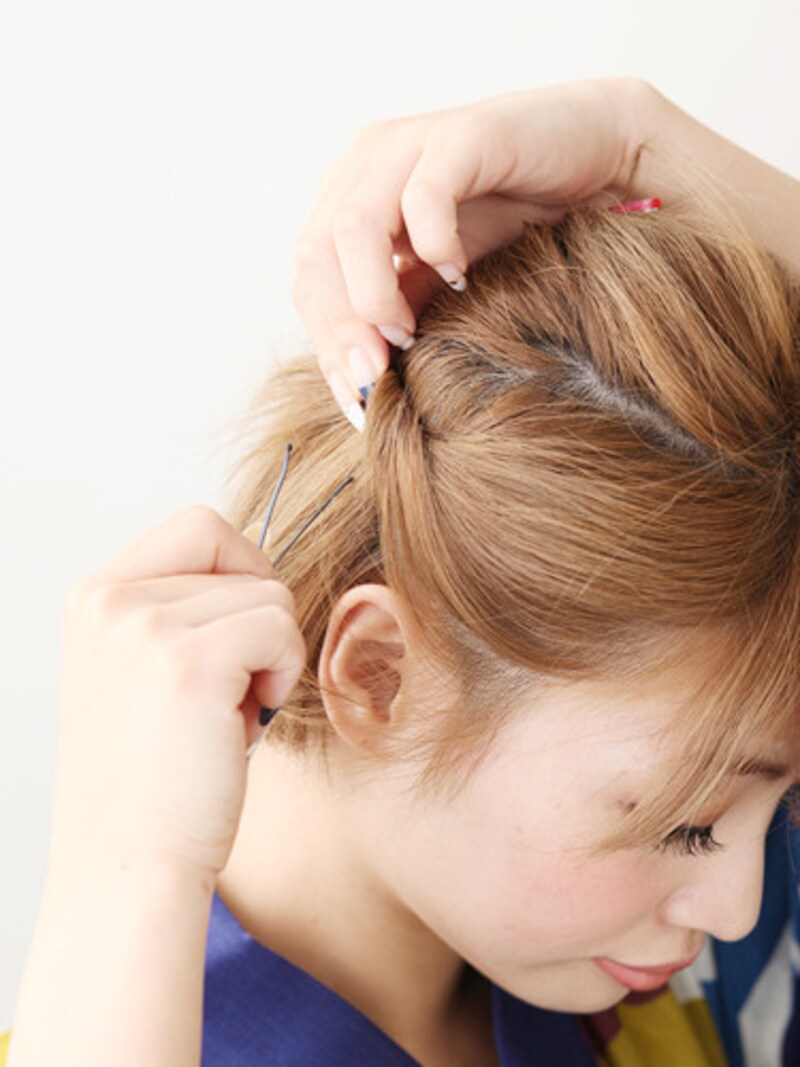 耳上をピンで留める